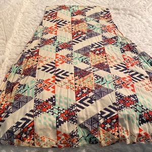 LulaRoe Axure skirt size S